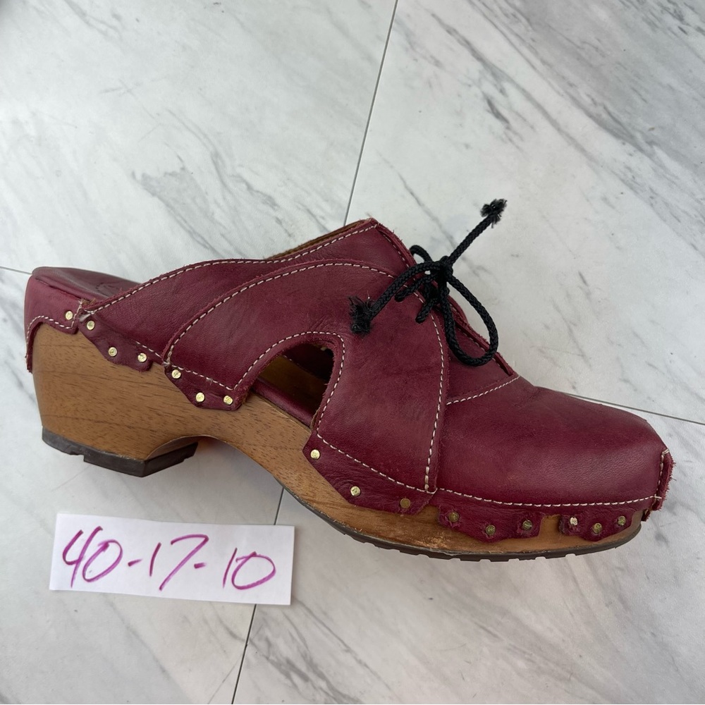 •Sergio Tomani Red Leather  Lace Up Wood Clog Sandal Shoe Size 40 / 9.5